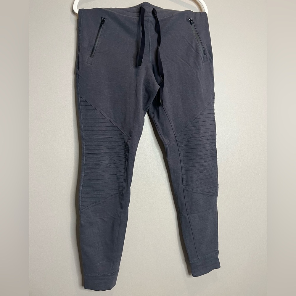 Alo womens jogger size small, dark grey